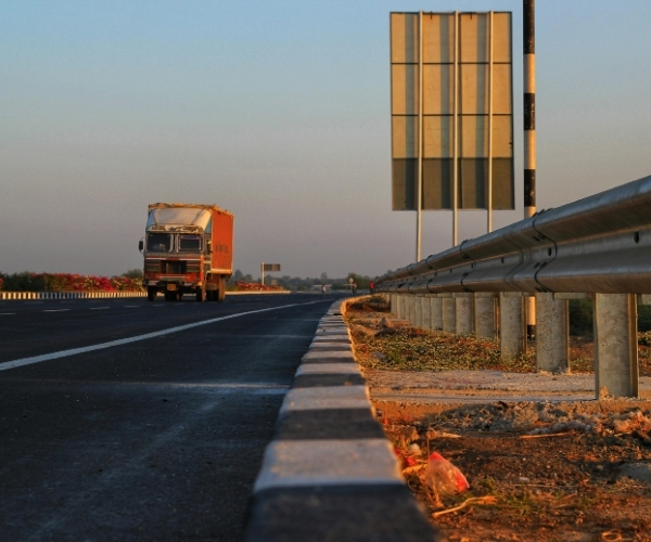 Transporters in Moradabad
